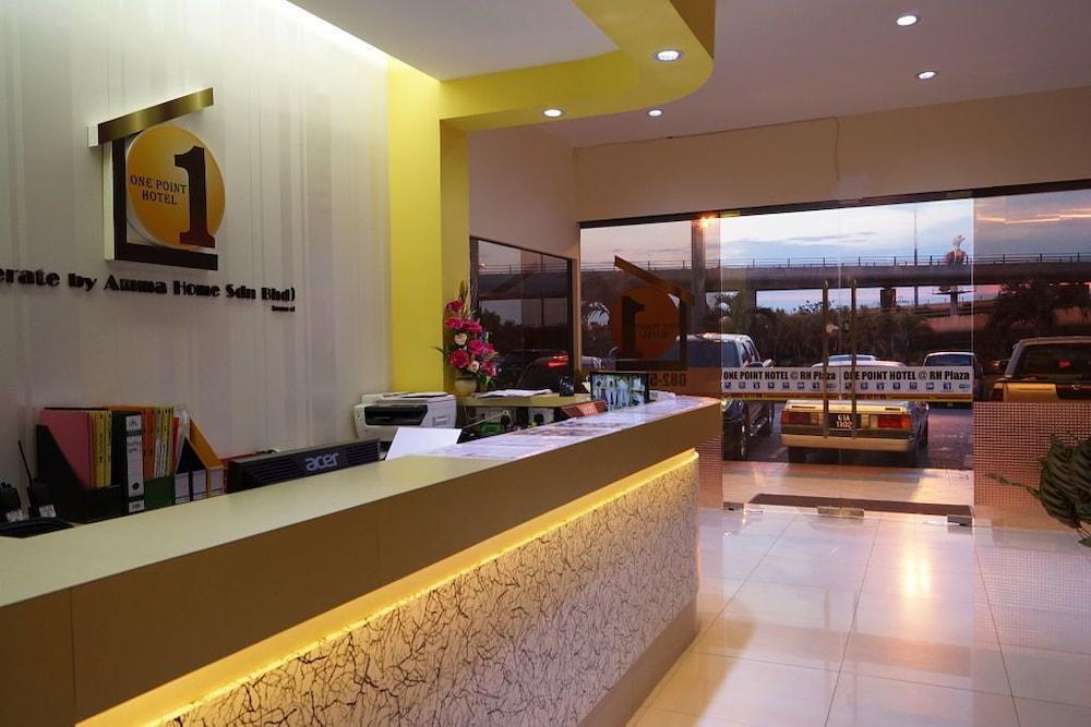 One Point Hotel Кучинг Экстерьер фото