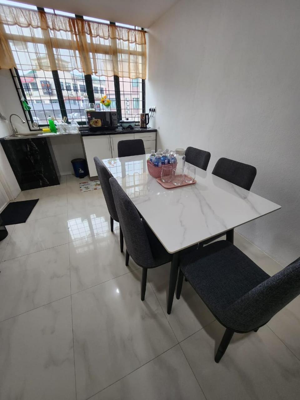 One Point Hotel Кучинг Экстерьер фото