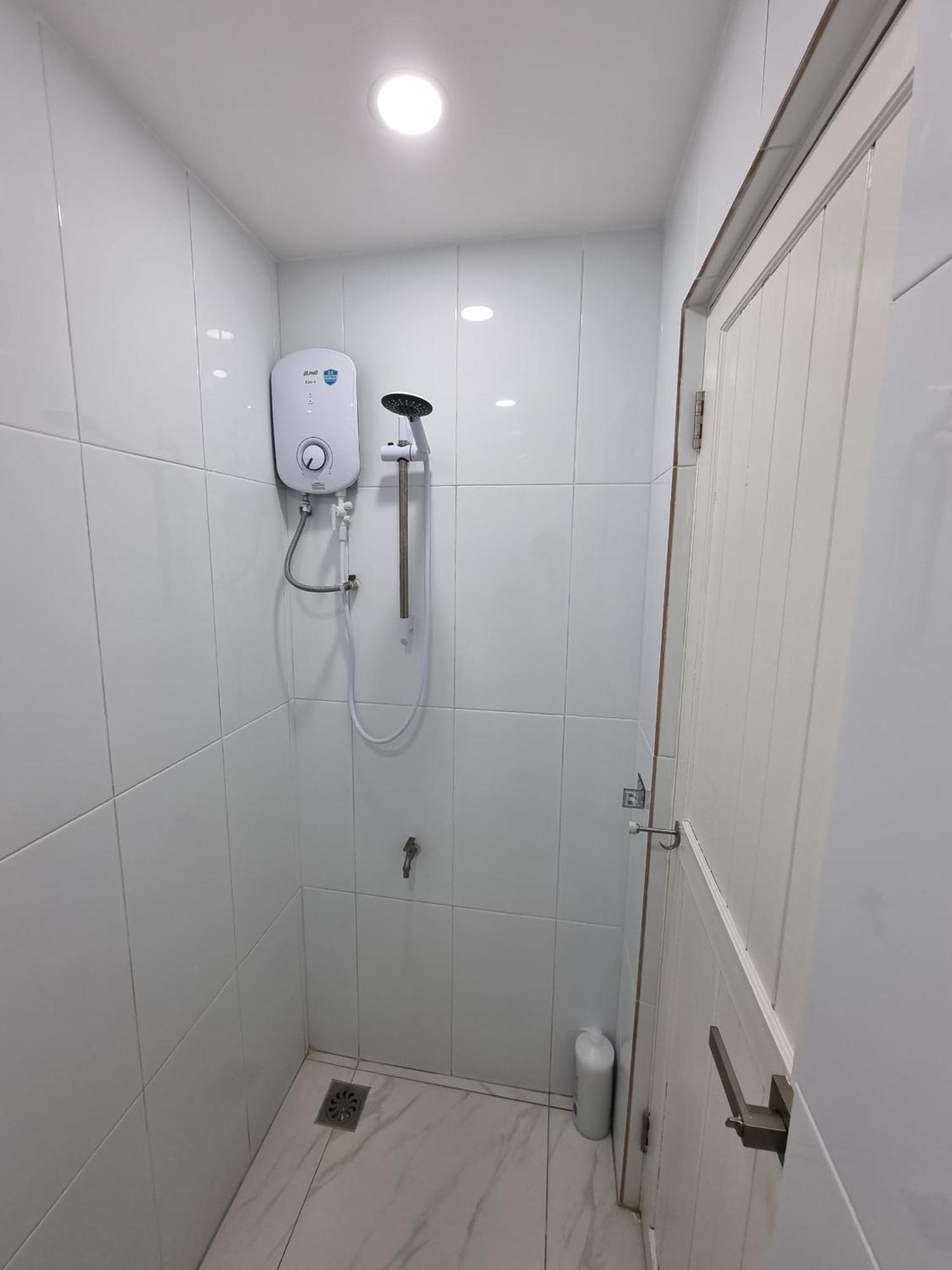 One Point Hotel Кучинг Экстерьер фото