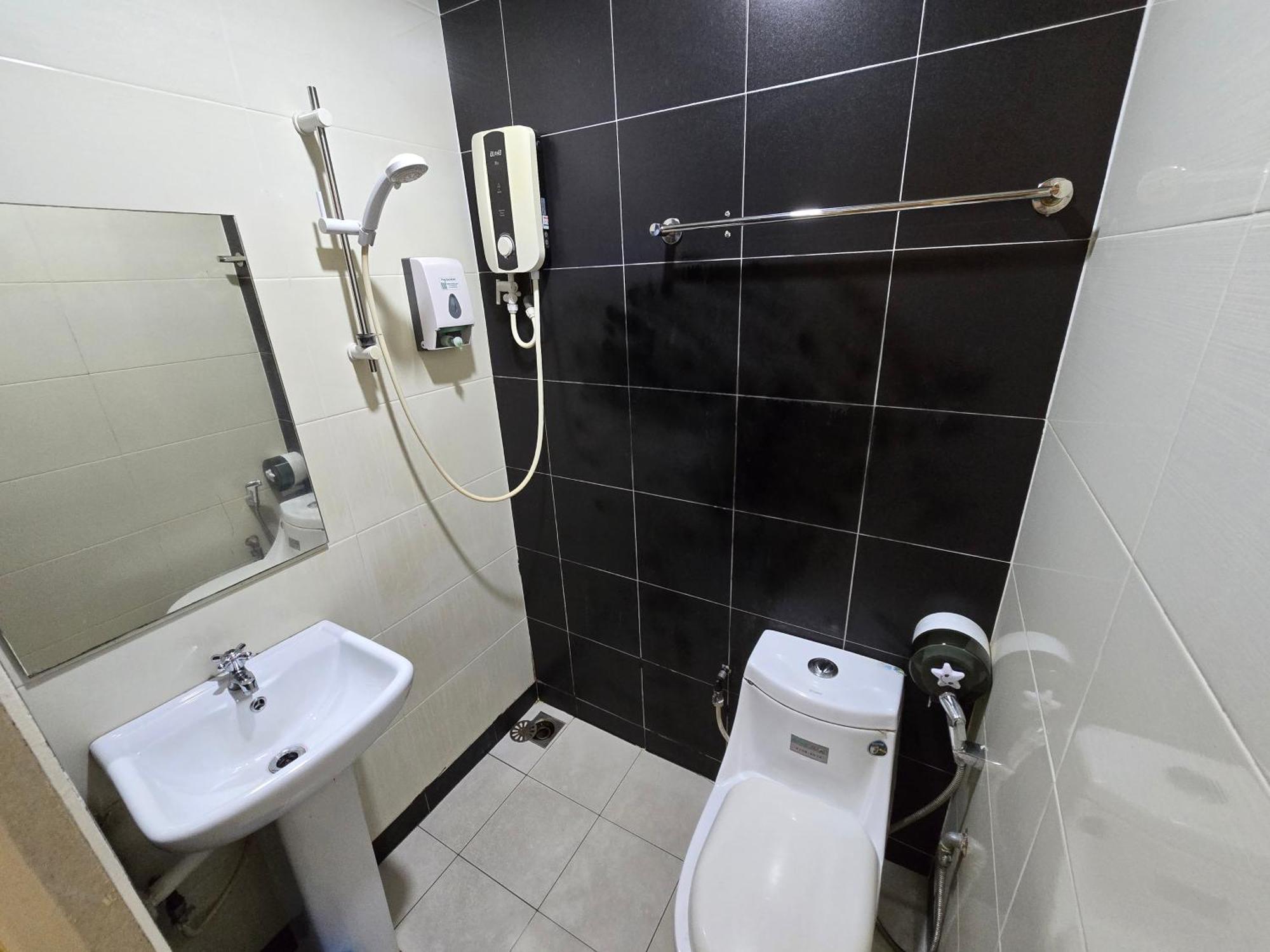 One Point Hotel Кучинг Экстерьер фото