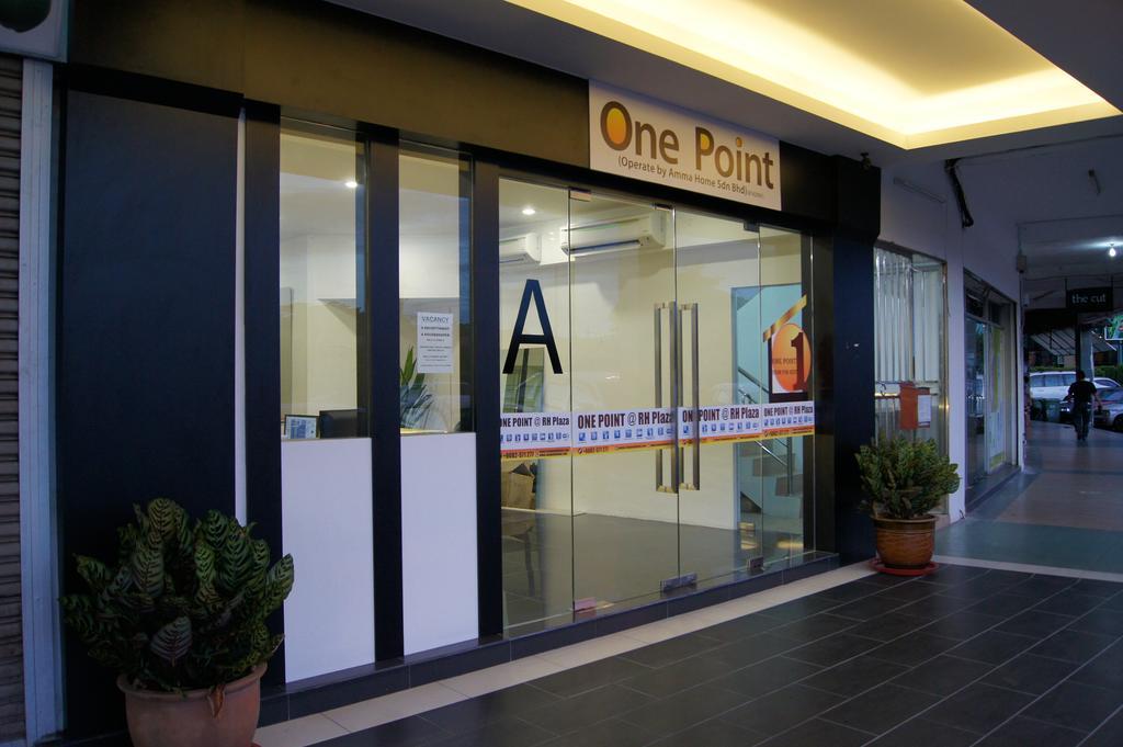 One Point Hotel Кучинг Экстерьер фото