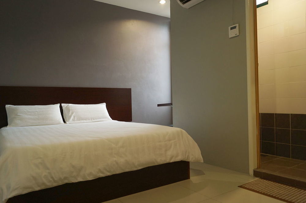 One Point Hotel Кучинг Экстерьер фото