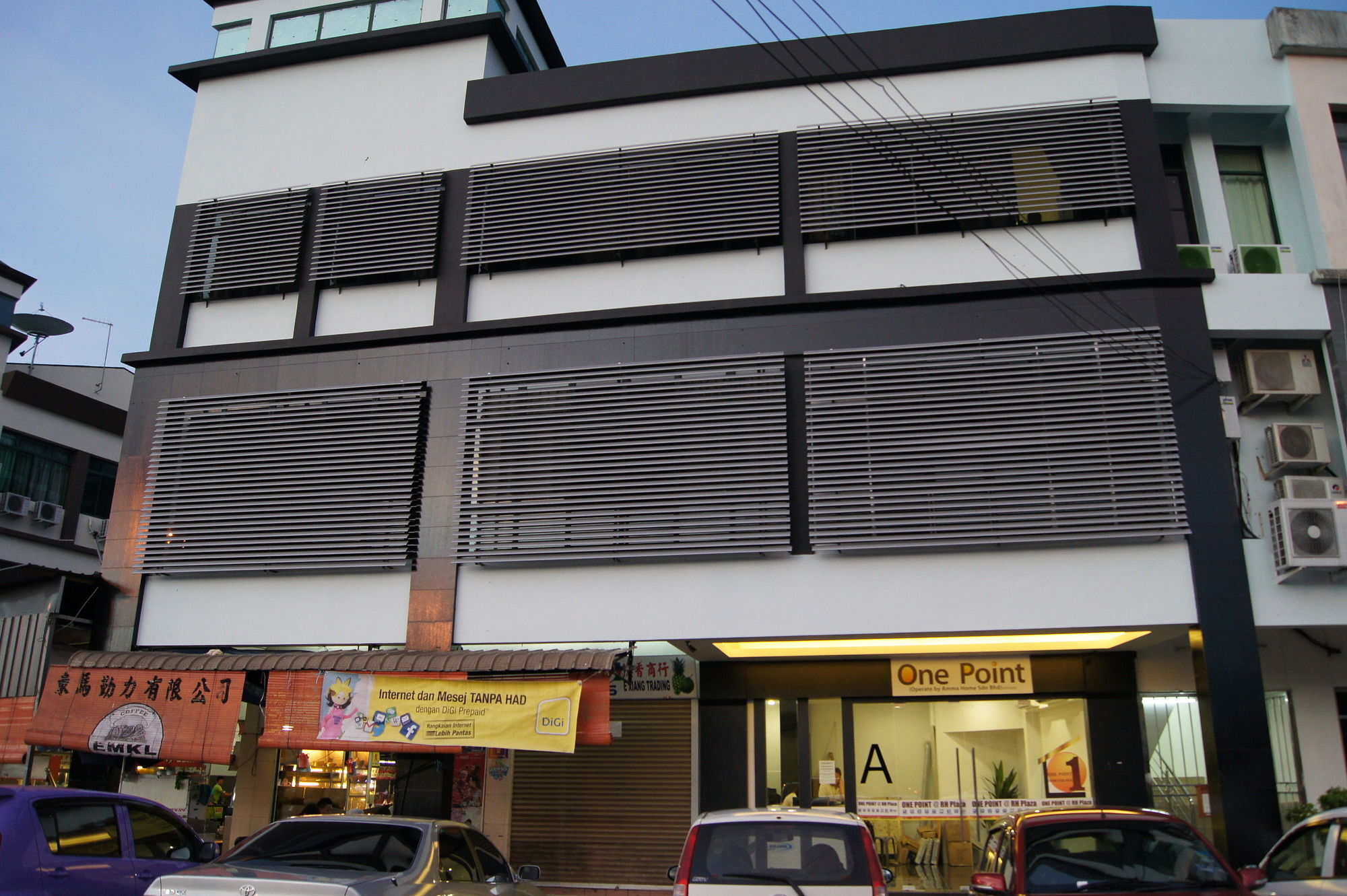 One Point Hotel Кучинг Экстерьер фото