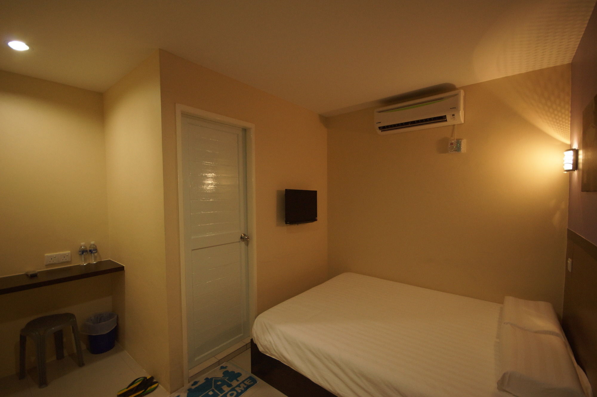 One Point Hotel Кучинг Экстерьер фото