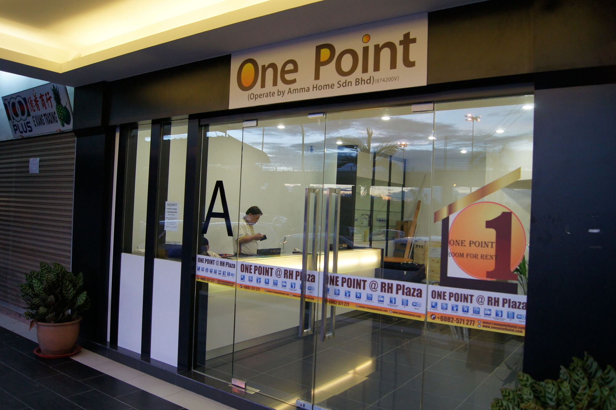 One Point Hotel Кучинг Экстерьер фото
